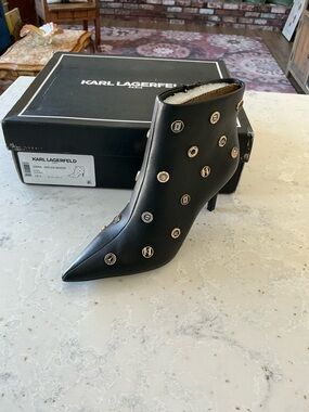 NIB Karl Lagerfeld Paris Saina Booties - Black/Gold - Size 5